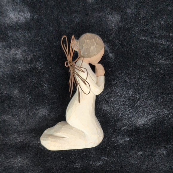 Willow Tree Angel of Prayer Figurine - Picture 4 of 6